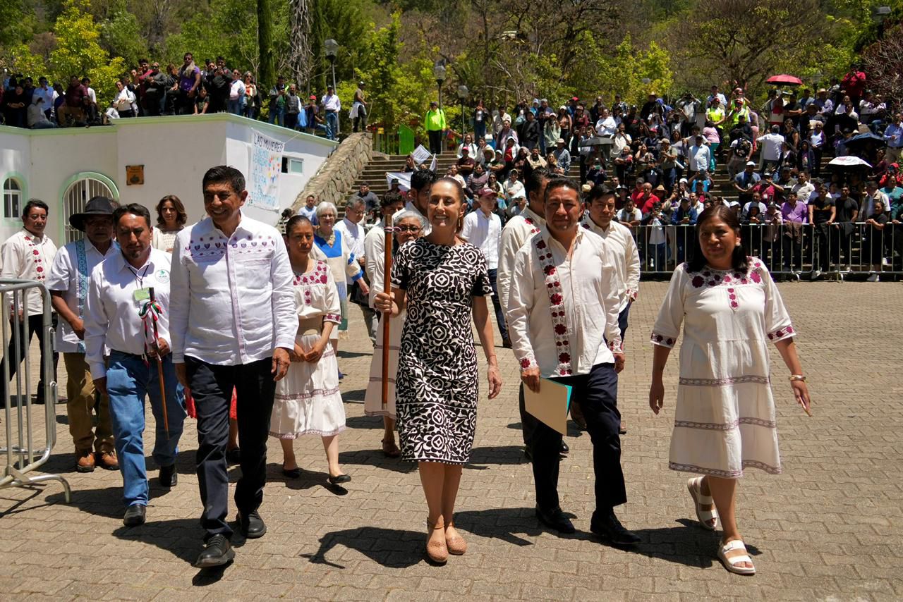 Sheinbaum honra a Juárez en Guelatao y reivindica a Margarita Maza como primera embajadora de México