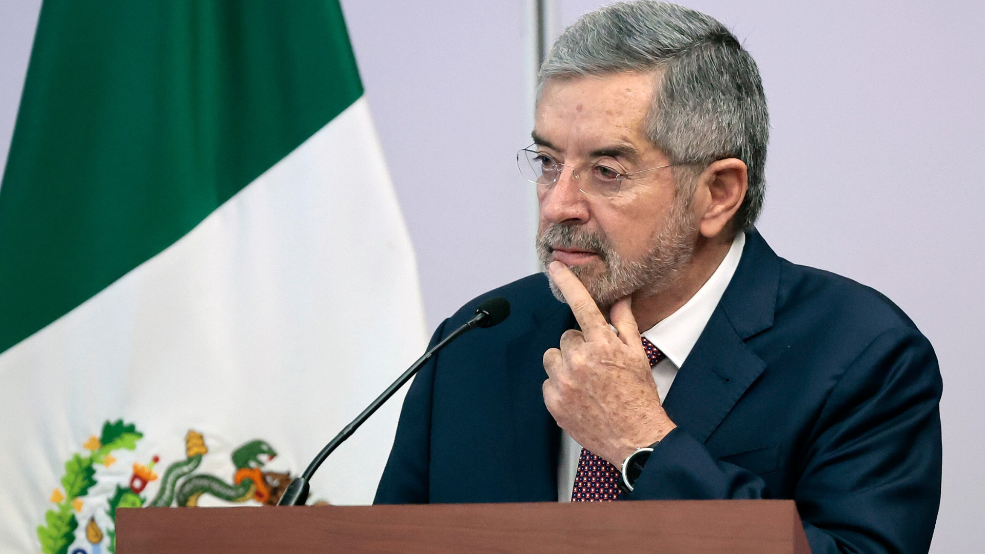 De la Fuente deja la Cancillería y Roberto Velasco llega al relevo más tenso del sexenio