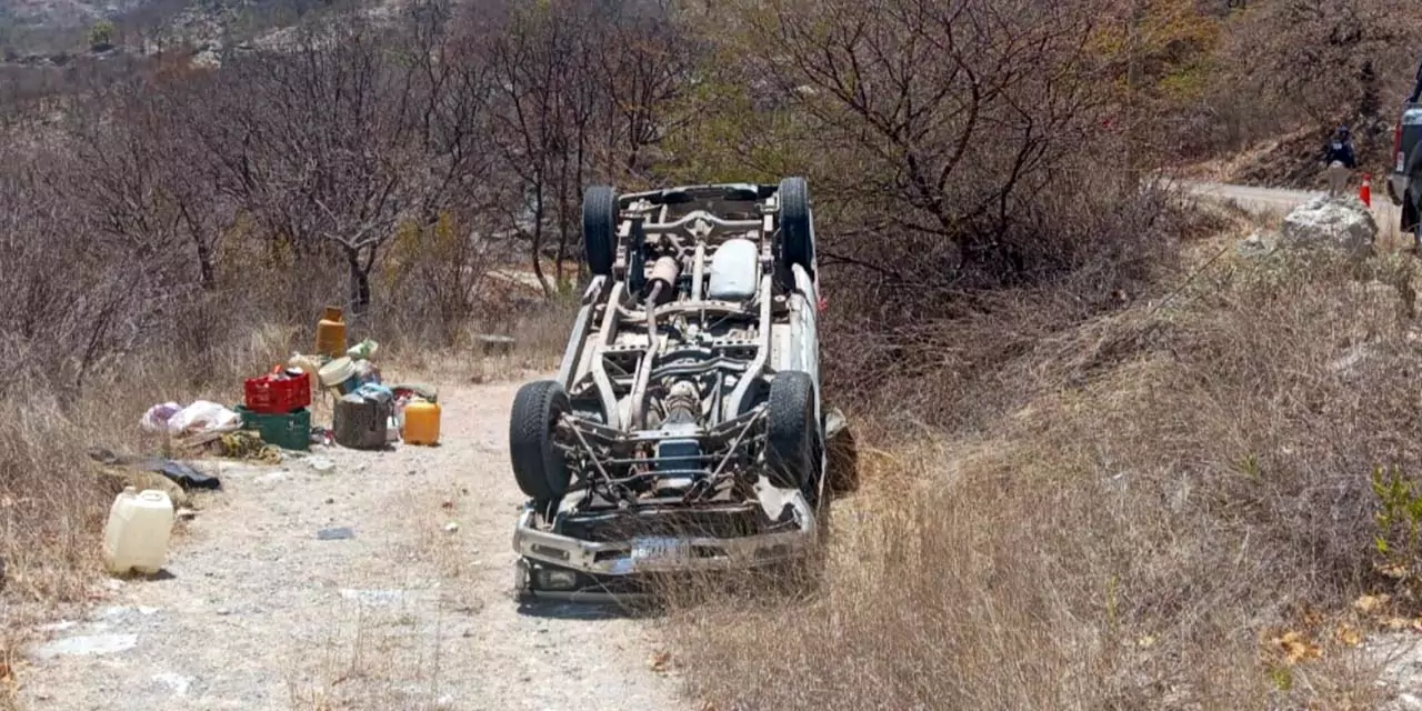 Volcadura en la carretera a Mitla: tres heridos y horas de caos vial