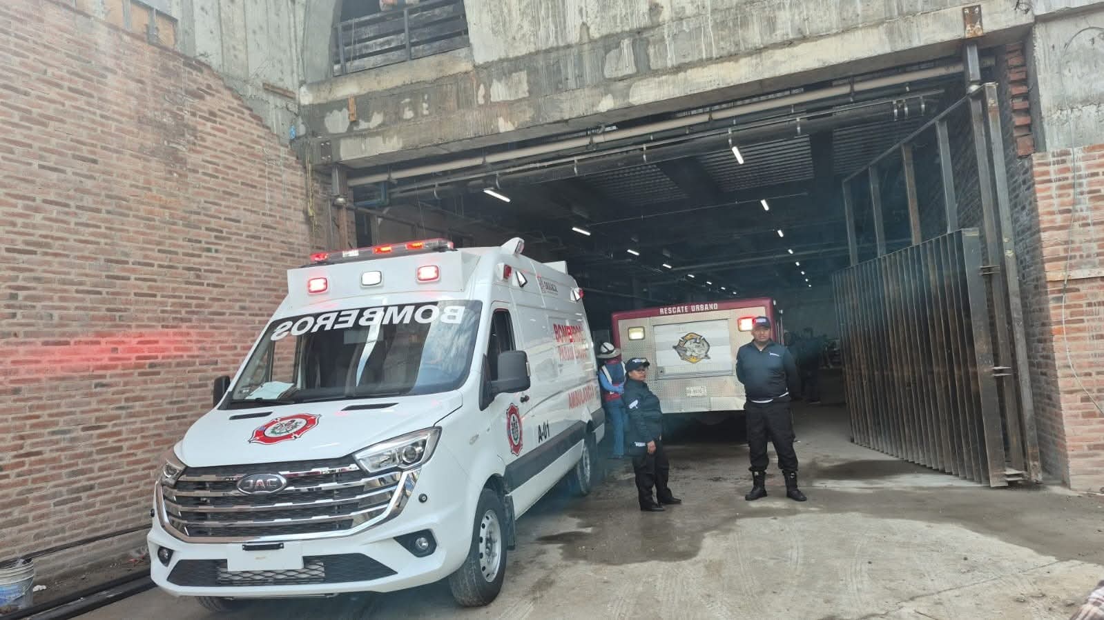 Trabajador cae a fosa séptica en el Eduardo Vasconcelos
