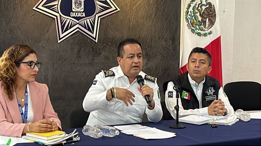 Toribio cesa seis y culpa a las redes