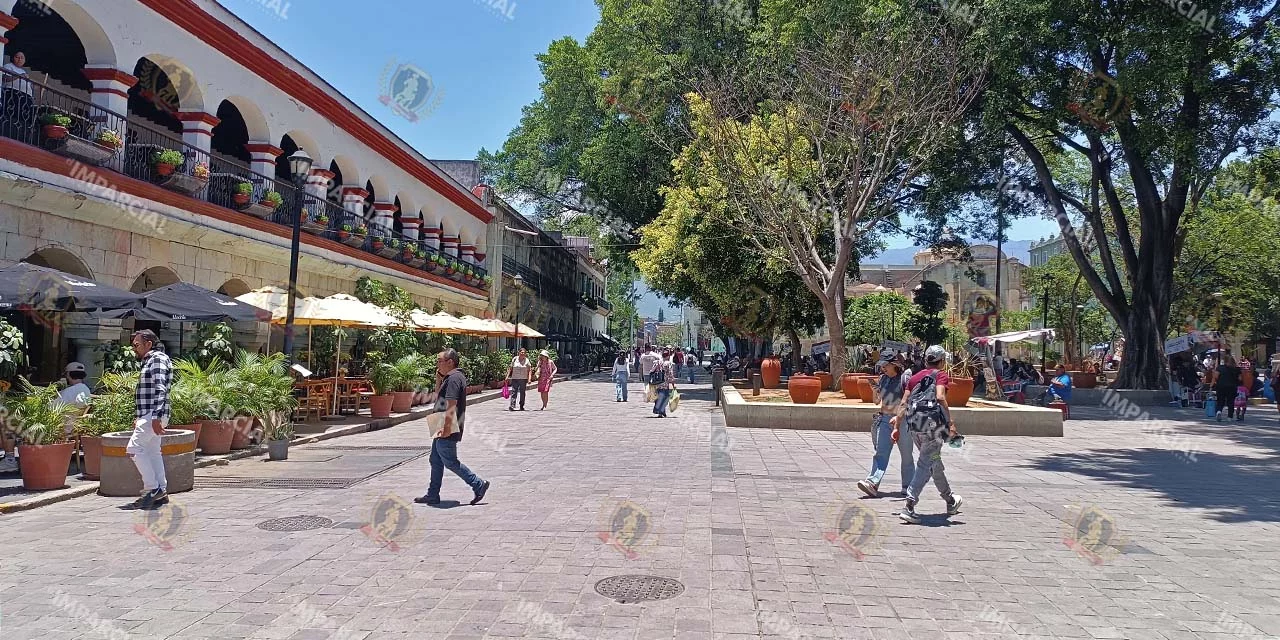 Sin ambulantes en el Zócalo, pero sin plan