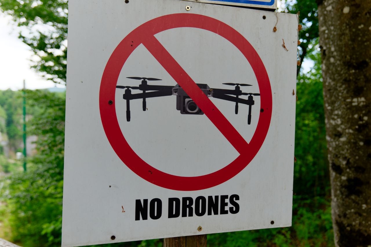 ¿Quién le dio al Estadio Yu’va facultades para prohibir el cielo?