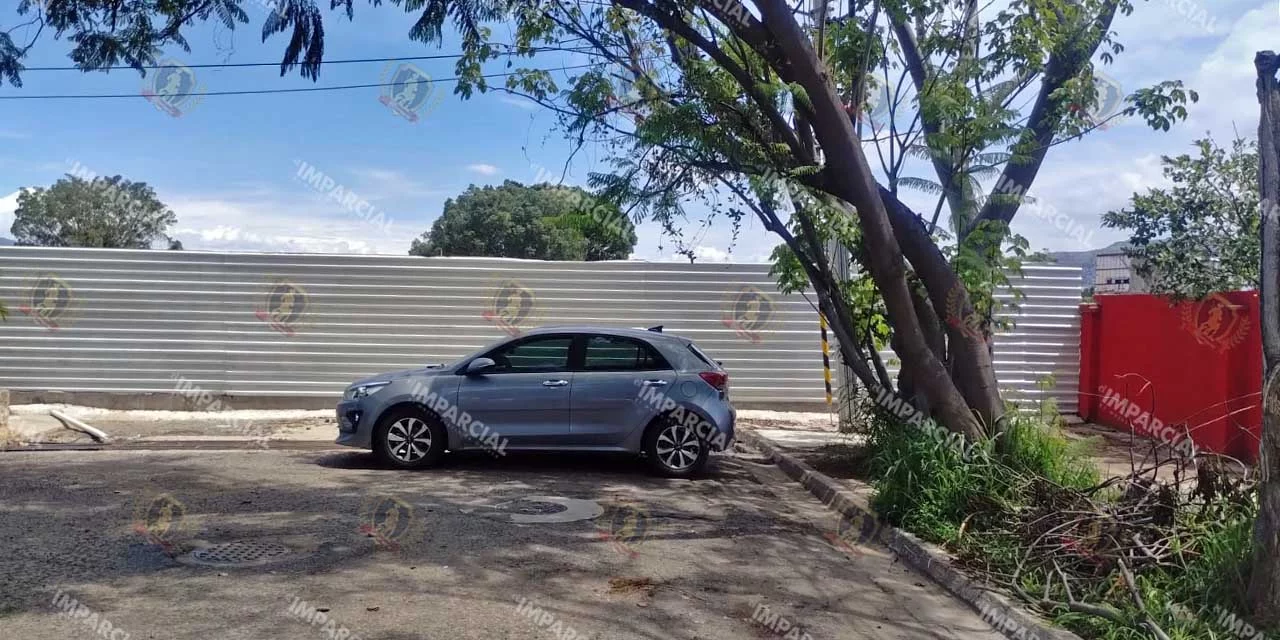 Vecinos acusan a Fibra Danhos de adueñarse de una calle pública en la colonia Reforma