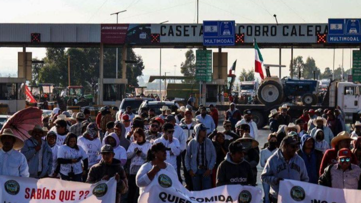 Transportistas bloquean la Cuacnopalan-Oaxaca: exigen frenar asaltos y extorsiones en carretera