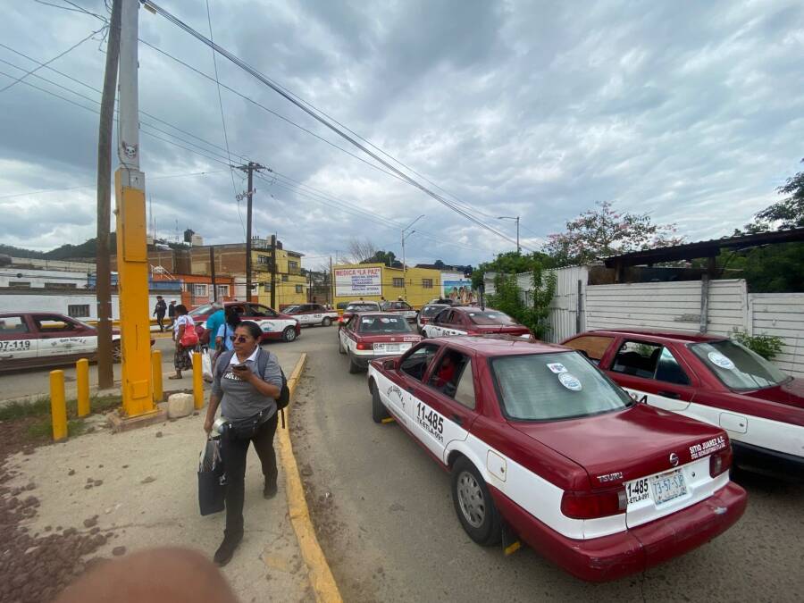 ¿Reordenamiento o «cueva del lobo»? Taxis foráneos se mudan a la Central Camionera y usuarios denuncian inseguridad