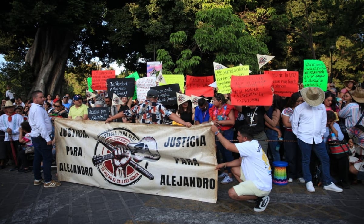 Guelaguetza bajo control: acarreo, abucheos y una protesta que el gobierno intentó esconder Guelaguetza bajo control: acarreo, abucheos y una protesta que el gobierno intentó esconder