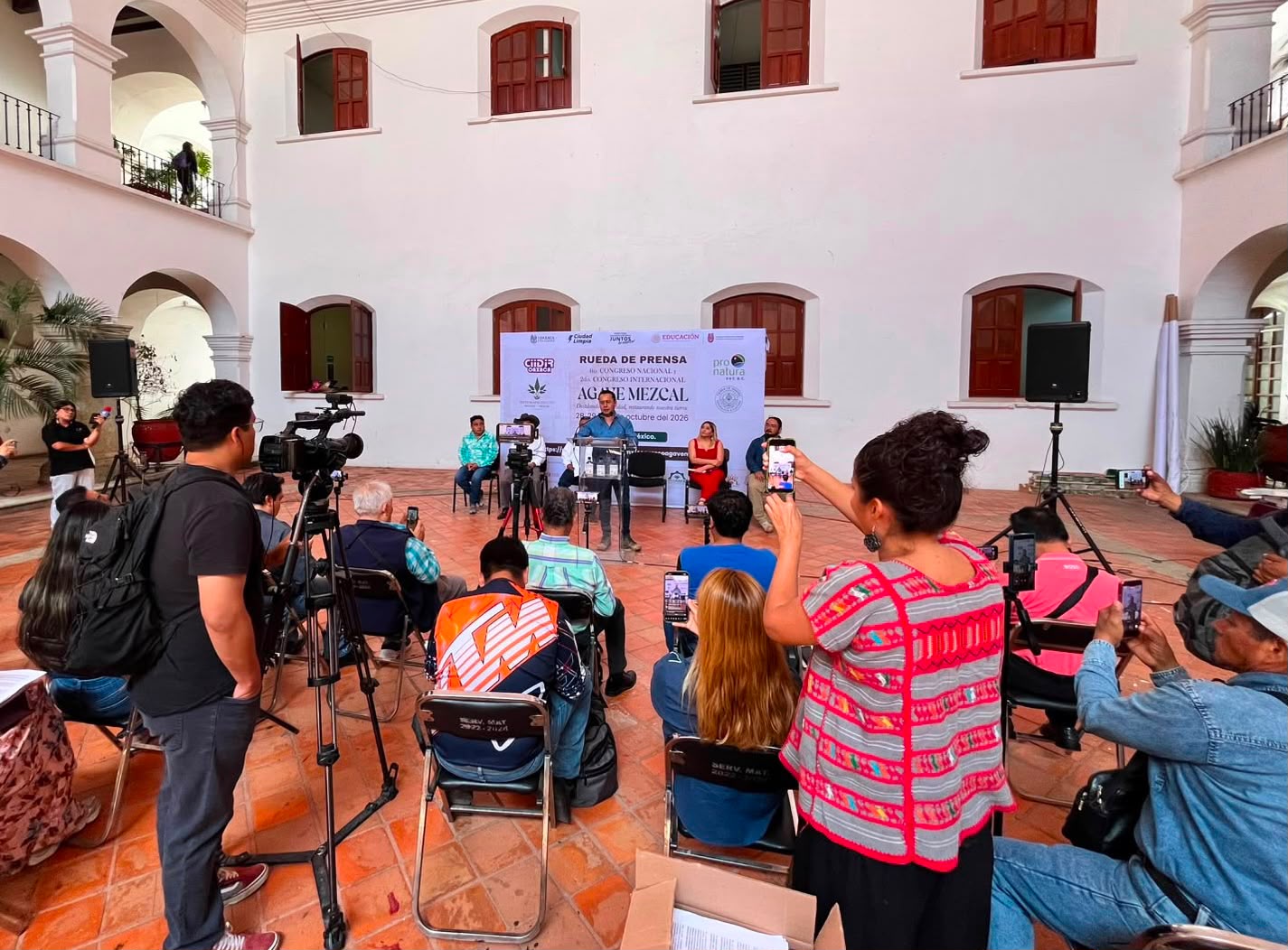 Oaxaca será sede del Congreso del Mezcal: una oportunidad para escuchar al campo y cuidar la tierra que lo hace posible