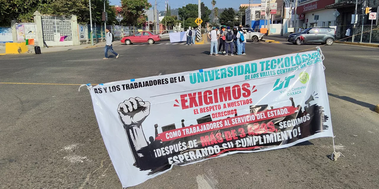 ¿Y el gobierno del diálogo? Desalojan con empujones a trabajadores de la UTVCO en el crucero de la ex Volkswagen