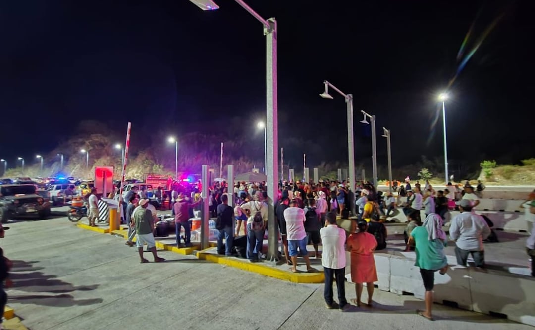 Coatlán levanta el bloqueo en la Barranca Larga-Ventanilla tras diálogo con el gobierno estatal