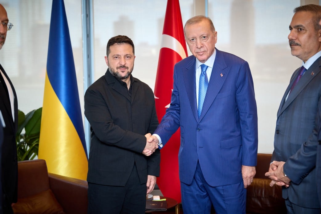 Zelenski abre la puerta a Turquía para negociar con Rusia mientras insiste en una tregua en el Mar Negro